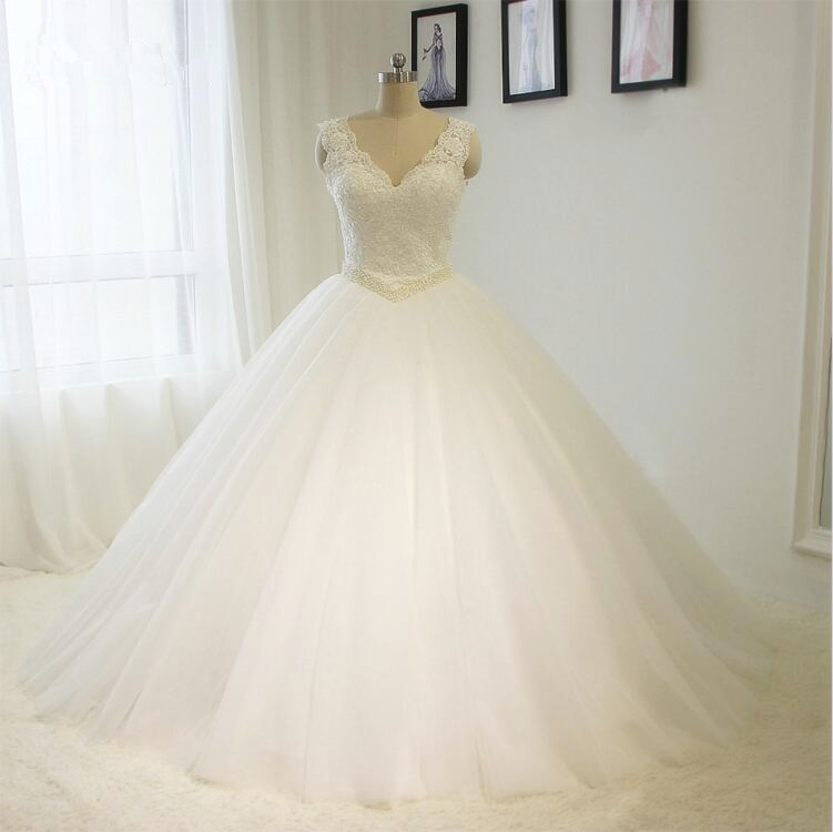 High-end Lace Up V-neck Ball Gown Dress For Wedding Bride White / Ivory A-line Pearl Bride Dress Plus Size