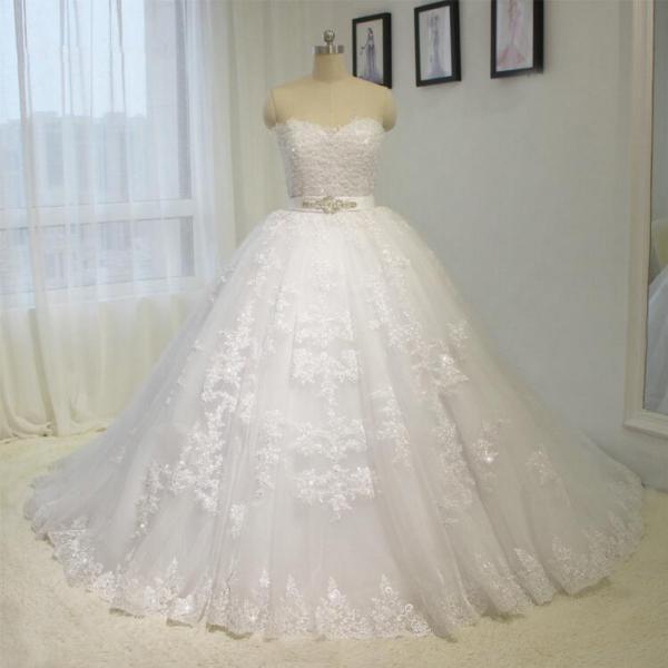 White Lace A-line Beaded Wedding Gown With Sweetheart Neckline on Luulla